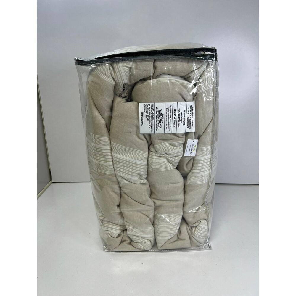 Threshold Queen comforter set - Picture 6 of 6